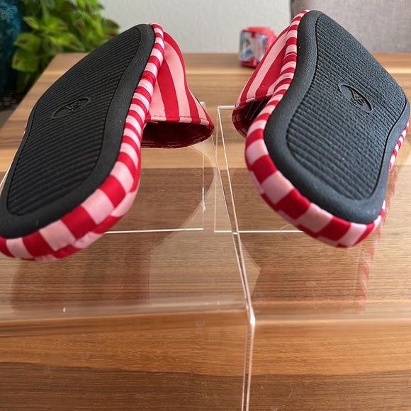 NWOT Victoria’s Secret Signature Satin & Bow Slippers - Picture 5 of 9